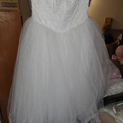 Stunning Wedding Dress! Tags Still On It !