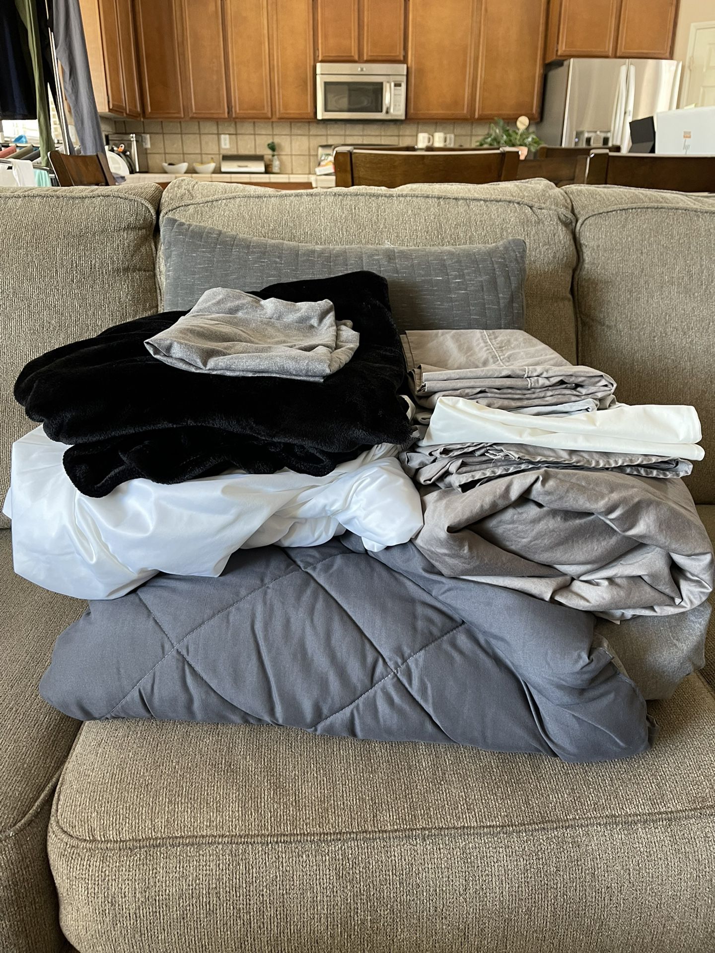Dorm Twin Xl Bedding Bundle - All For $50
