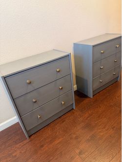 2 night stands with drawers