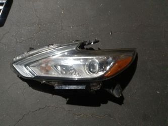 2016-2019 Nissan Altima headlights with light bulbs and accessories oem