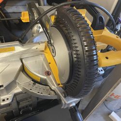 Dewalt DWS713 - 15 Amp - 10” compound miter saw