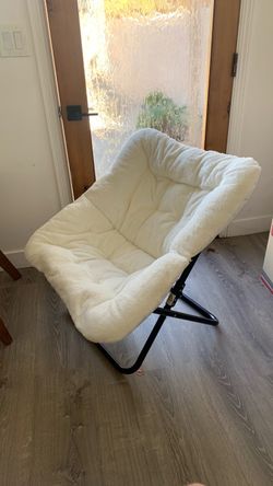 Fluffy bucket chair seat. Foldable
