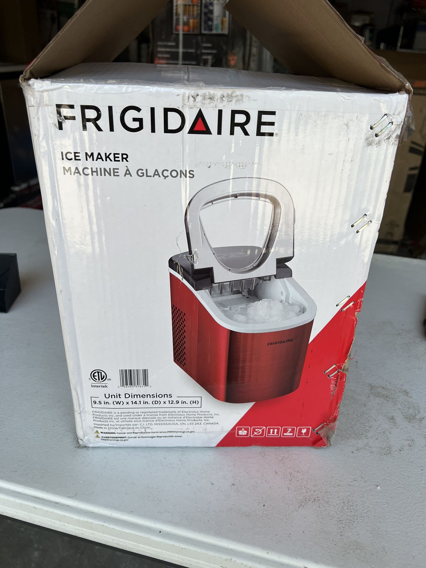 Frigidaire 26 lb. Portable Counter Top Ice Maker