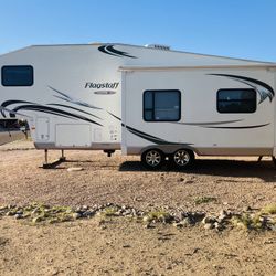 2010 29FT FLAGSTAFF double slide out great condition