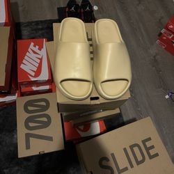 Yeezy Slide “dessert Sand”