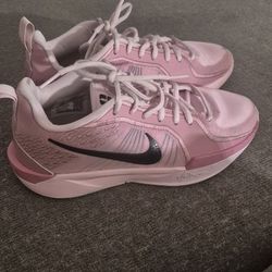 Girls BASKETBALL shoes Size 5 SABRINAS