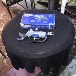 Kobalt Pueumstic Pruning Tool