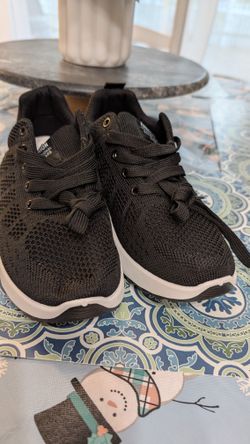 New Black & White Loona Slides Woman's Size 6