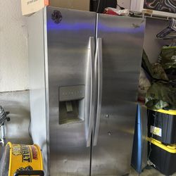 Whirlpool Stainless Steel Fridge Freezer 