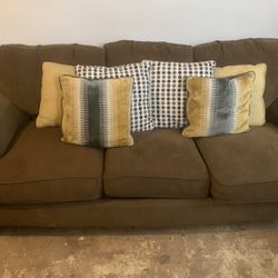 Couch Set 100$ A Couch