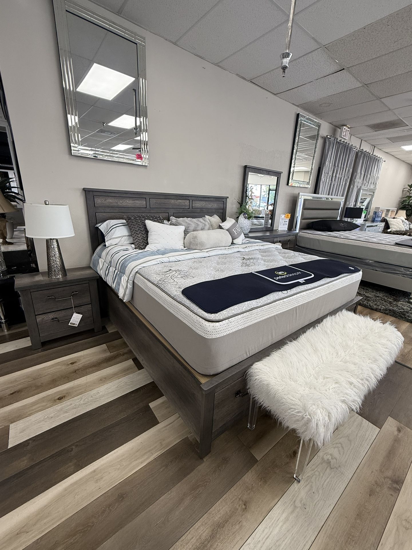 4 Pc King Bedroom Set Free Mattress