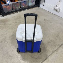 IGLOO Ice Cube Wheeled Roller Cooler