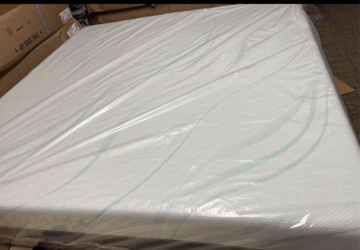 Brand New Queen Size 12” Tempur Pedic Pro Adapt Firm Mattress!!