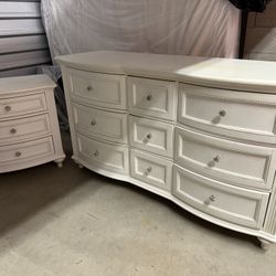 Used Drawer Dresser Set