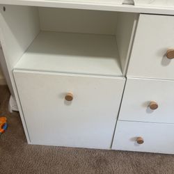 BABY DRESSER WITH CHANGING STATION 