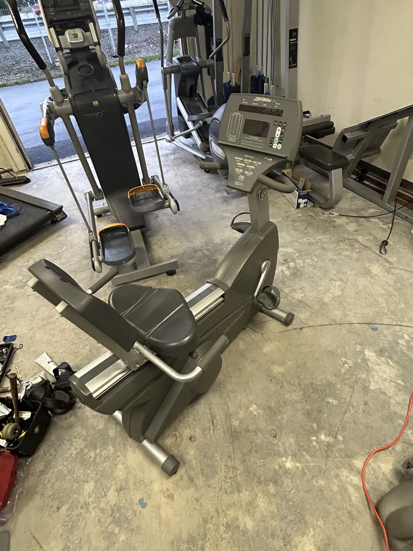 Life Fitness 93r Recumbent Bike.