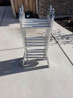 Aluminum folding ladder