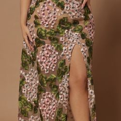 Embroided Plus Size Formal Gown (read)