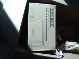 Black and Decker countertop 700w microwave