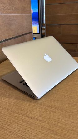 Apple MacBook Air 13” i5/8GB/256GB SSD $180