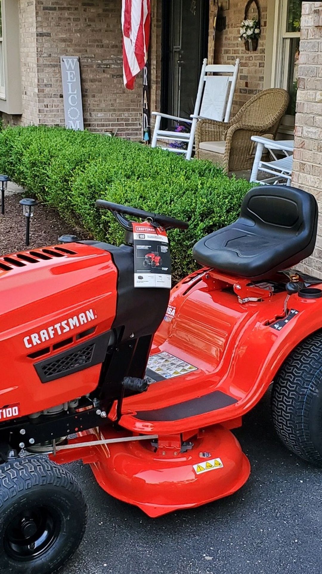 Brand New Craftsman T100 Riding lawnmower. 36" cutting Deck 11.5 HP