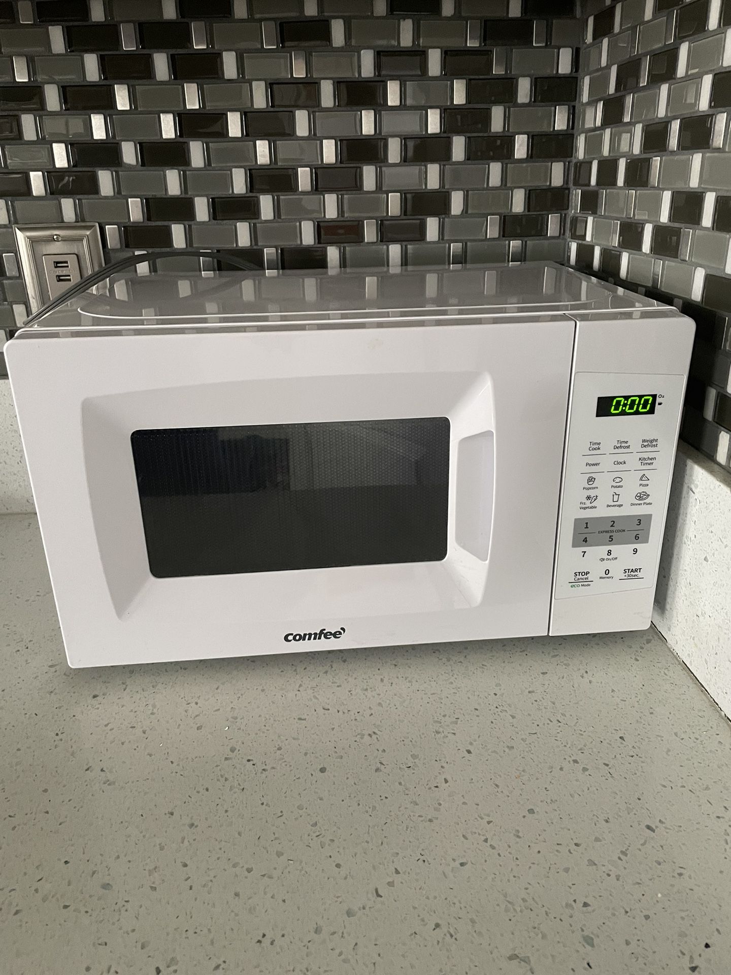 Comfee Countertop Microwave 