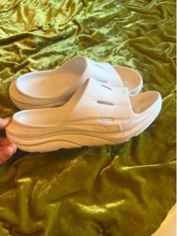 Women’s Hokas sandals size 7