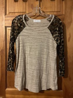 Saved By The Dress Raglan Shirt With Leopard Print Lace Sleeves Size Medium For Women 