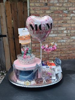 MOTHER'S DAY NOW SERVING THE QUEEN SET