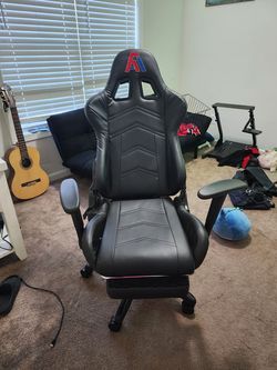 2 gaming chairs
