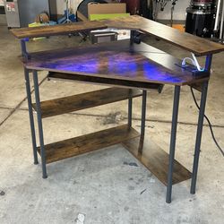 Corner Desk  built-In charging Ports And Electrical Sockets