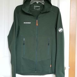 MAMMUT Mens Small FLEECE Lined Inside LIGHTWEIGHT fleece is essential for all-season exploration. 