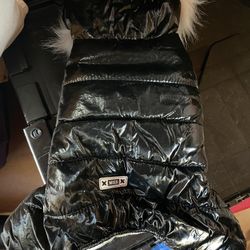 Medium dog coat would fit up to about 10 pounds