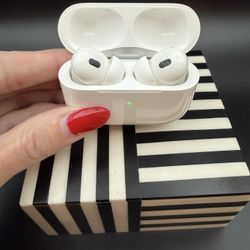 Apple AirPods Pro (2nd Generation) – Excellent Condition