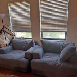 Comfy Loveseats 