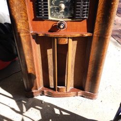 Very Old Antique Radio Works Great Text Mike (contact info removed)