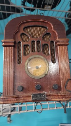 Old radio de madera
