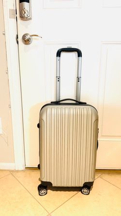 New 20” carry on luggage ( lock cap broken)