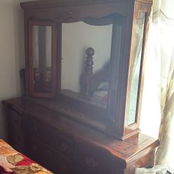 Dresser With Mirror 