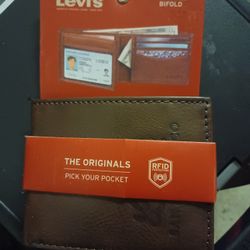 Levi Extended Billfold