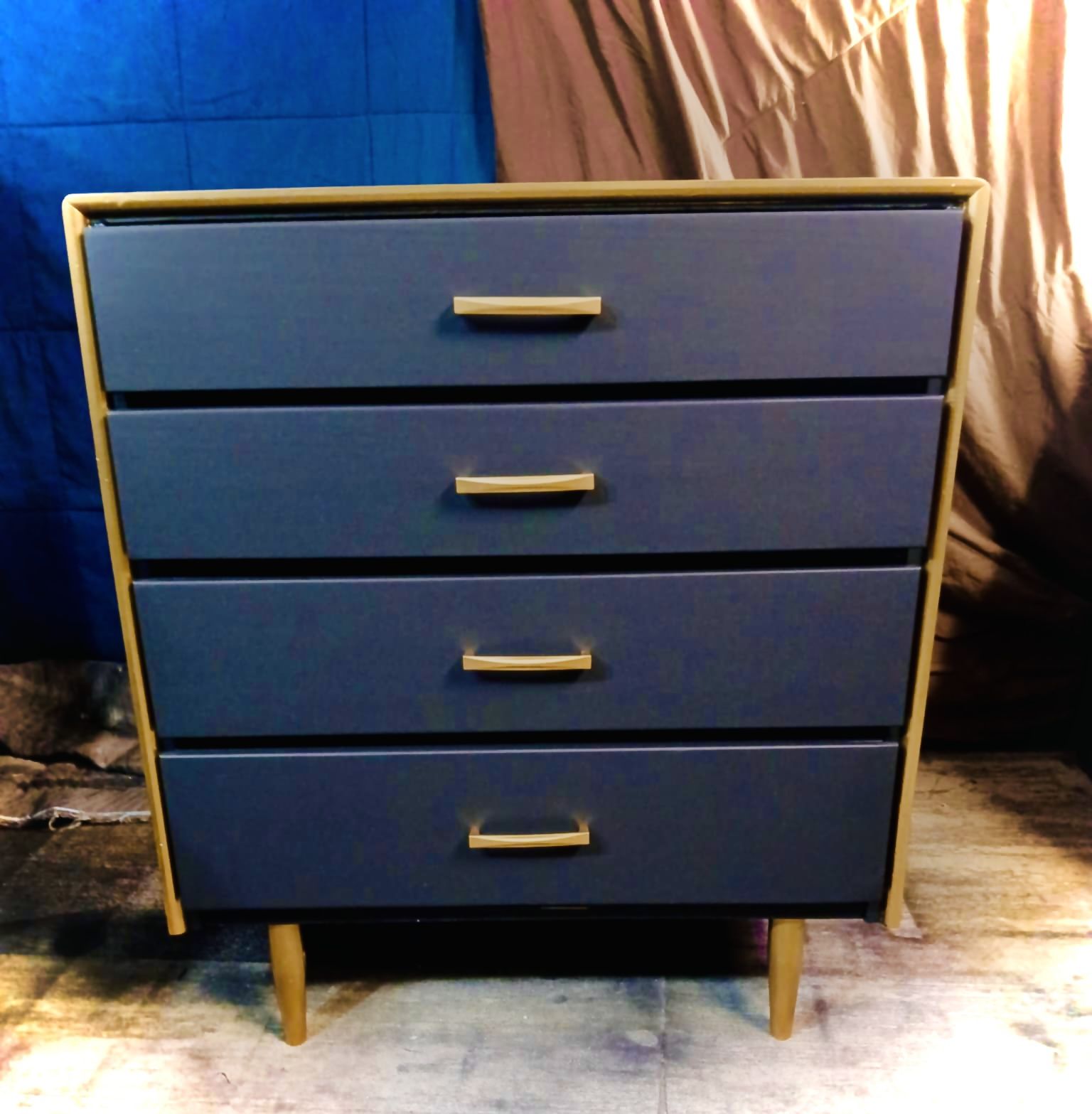 DRESSER VERY MODERN DESIGN & COLOR