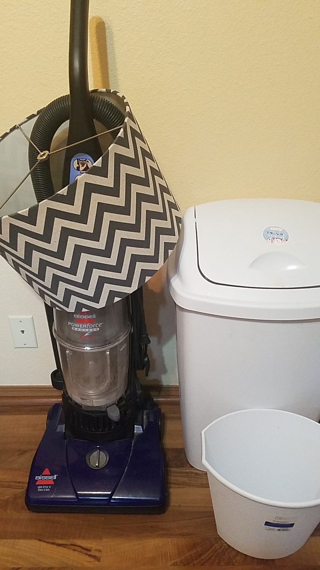 Bissell vacuum cleaner,lampshade,kitchen trash can and bathrooms trash can