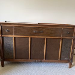 Magnavox Record Player