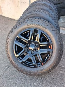 2026 OEM ORIGINAL TAKEOFFS CHEVY SILVERADO TRAIL BOSS 20 INCH TIRES COOPER ALL-TERRAIN NEW  99.99 % DOT 0826 $ 1599