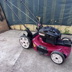 TORO SELF PROPELLED RECYCLING 22INCH DECK. FRONT WHEELS DRIVE POWERED BY 190CC BRIGGS AND STRATTON ENGINE. MULCH/SIDE DISCHARGE. FRESH OIL CHANGE. SHA