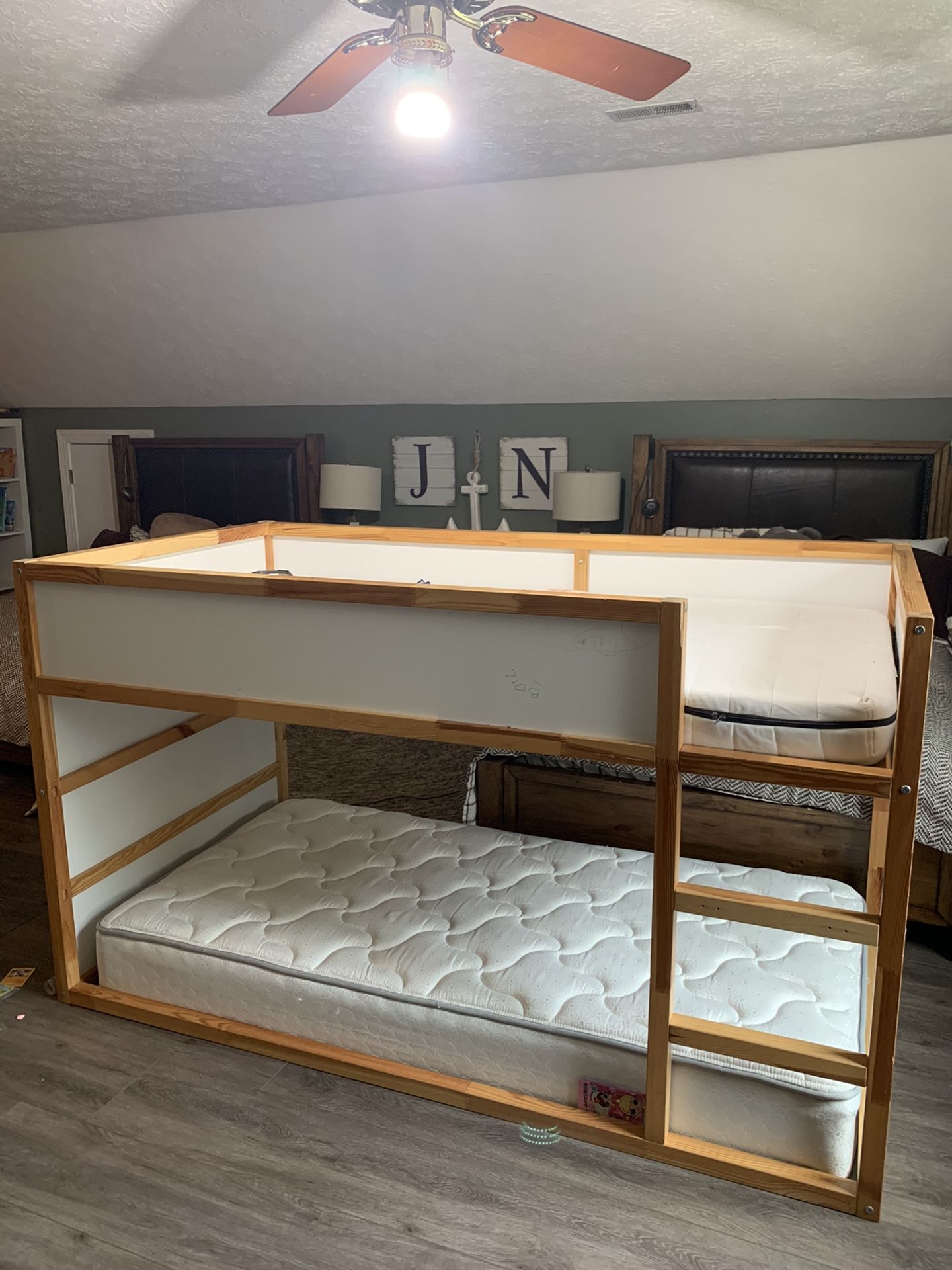 Kids bunk bed