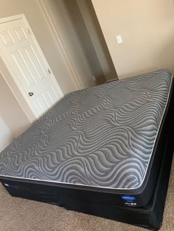 KING SEALY HYBRID MATTRESS AND FREE BOX SPRINGS