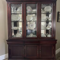 China Cabinet With Matching Dining Room Set $400 OBO