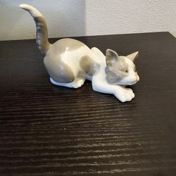 Vintage - Lladro Attentive Cat Figurine 