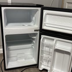 Frigidaire Mini Fridge 